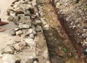 Dugaan Kesengajaan Pembangunan Drainase Gunakan Batu Bekas Di Kp Gandu Sindang Jaya