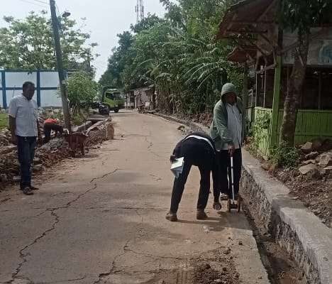 Penemuan Batu Bekas di Pembangunan Spal di Cilongok Ponggoh, Benarkah Kecamatan Sindang jaya Mengawasi?