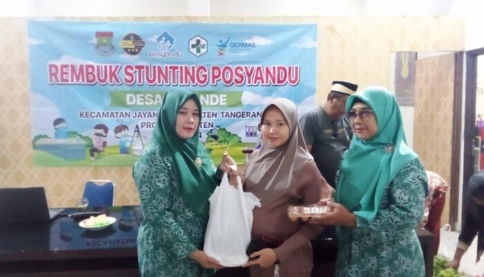 Cegah  Stunting, Ketua TP PKK Desa Cikande Gelar Penyuluhan Dan Pemberian Bantuan Bahan Makanan Bergizi