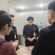 Foto: Briefing Awak Penerbangan. Tim penerbangan menerima informasi penting seperti rute, kondisi cuaca, dan situasi di bandara tujuan.