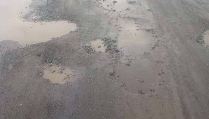 Miris…! Kurang dari satu Minggu pemeliharaan jalan Kronjo – Balaraja Sudah Rusak 