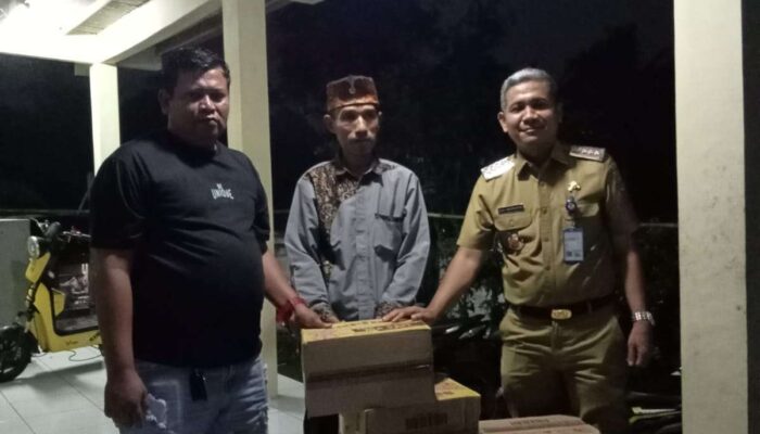Camat Tigaraksa Salurkan Bantuan untuk Korban Banjir di Desa Margasari