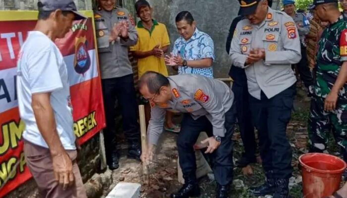 Kapolresta Tangerang Letakkan Batu Pertama Program Bedah Rumah di Kresek