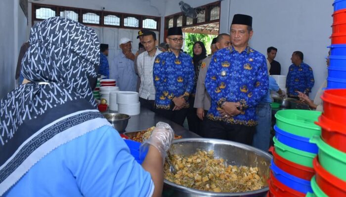 Kunjungi Dapur Makan Bergizi Bupati Aceh Tamiang Armia, Pastikan Standar Terjaga