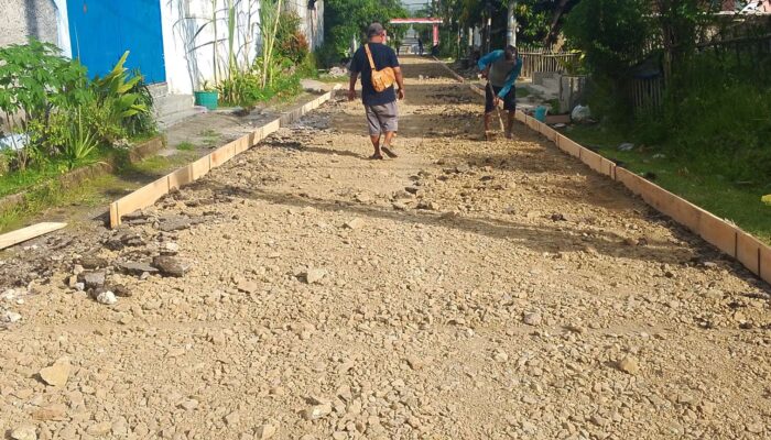 Proyek Betonisasi Jalan di Desa Cikasungka Disorot, Tebal Coran Diubah Demi Masyarakat