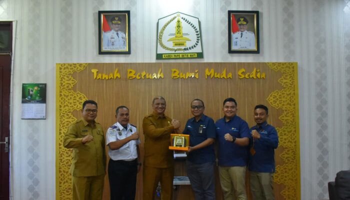 Bupati Armia Terima Penghargaan dari PLN UP3 Langsa
