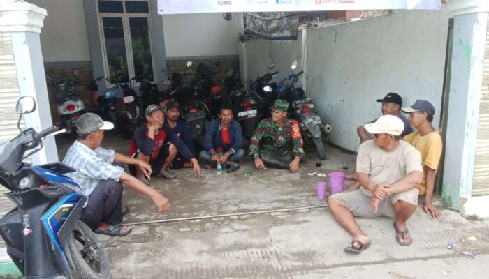Warga Desa Domas Gelar Gotong Royong Bersihkan Sampah di Aliran Kali Bedeng