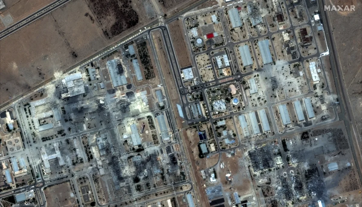Poto : Citra satelit yang disediakan Maxar Technologies ini menunjukkan pusat teknologi nuklir Isfahan di Iran setelah serangan AS, Minggu, 22.