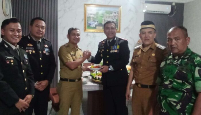 Penuh Keakraban, Camat Tigaraksa dan Danramil Sambangi Polsek di HUT Bhayangkara