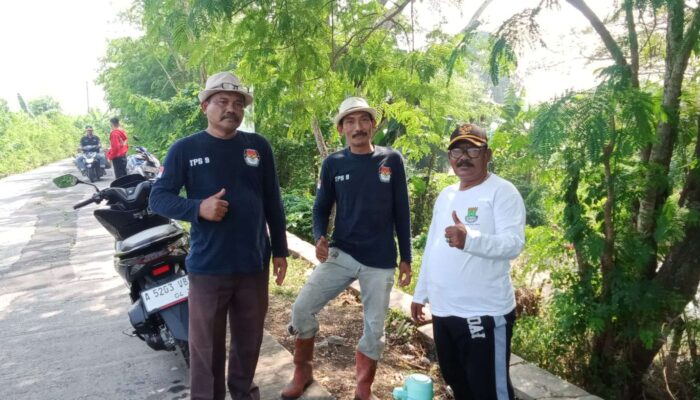 Pemerintah Desa Pagedangan Udik Gelar Aksi Bersih Jalan Menuju Kampung Keramat