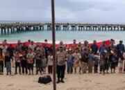 4 Jam Menembus Laut Demi Merah Putih, Kapolres Tanggamus Bersama Warga Kibarkan Bendera di Pulau Terluar Tabuan