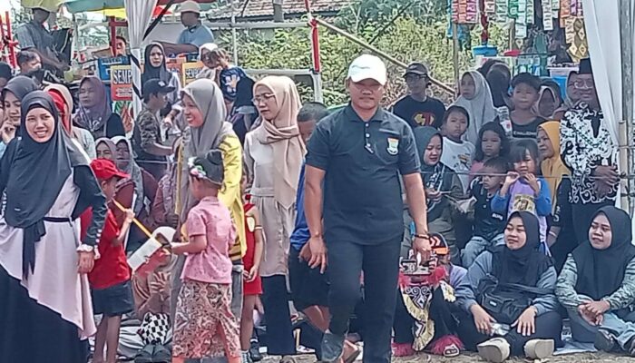 Fashion Show Semarakkan HUT RI ke-80 di Desa Renged