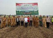 ‎Polsek Kronjo Gelar Penanaman Jagung Serentak Dukung Swasembada Pangan 2025
