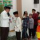 Anggota DPRD Kabupaten Tangerang, H. M. Nur Rojab, menghadiri peringatan Maulid Nabi Muhammad SAW sekaligus Haul Syekh Mubarok di Kampung Kelapa Dua RT 06/04, Desa Pete, Kecamatan Tigaraksa, Kabupaten Tangerang, foto: santunan Yatim piatu
