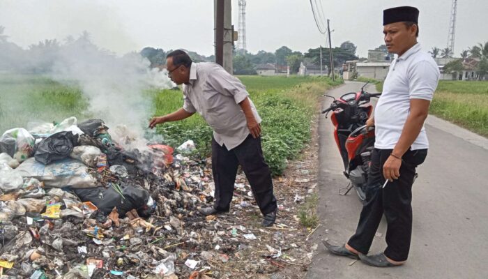 Kades Renged Wawan dan Jaro Leman Pimpin Aksi Bersih-Bersih Sampah