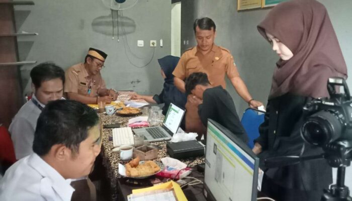 Dukcapil Kabupaten Tangerang Jemput Bola ke Desa Renged, Warga Antusias Urus Dokumen Kependudukan