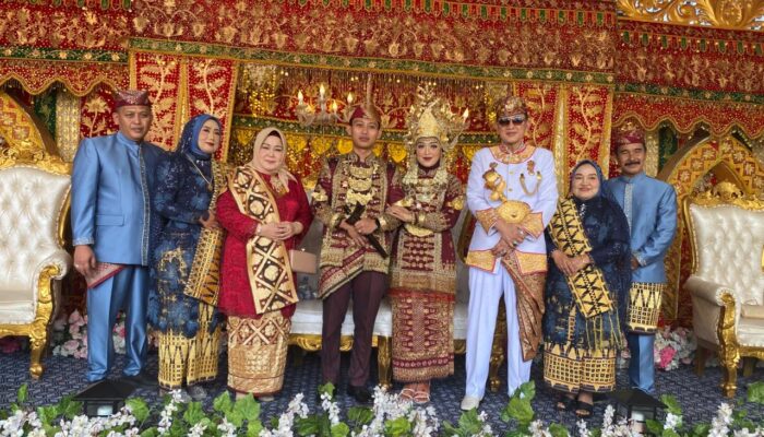 Khidmat dan Bermartabat: Khaja Mega II Resmi Meneruskan Kepemimpinan Adat Kepaksian Pernong