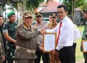 Bupati Tanggamus Berikan Penghargaan kepada 15 Personel Polres Tanggamus