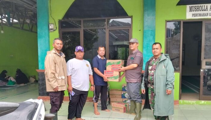 Kepala Desa Pasir Nangka Turun Langsung Evakuasi Warga Terdampak Banjir