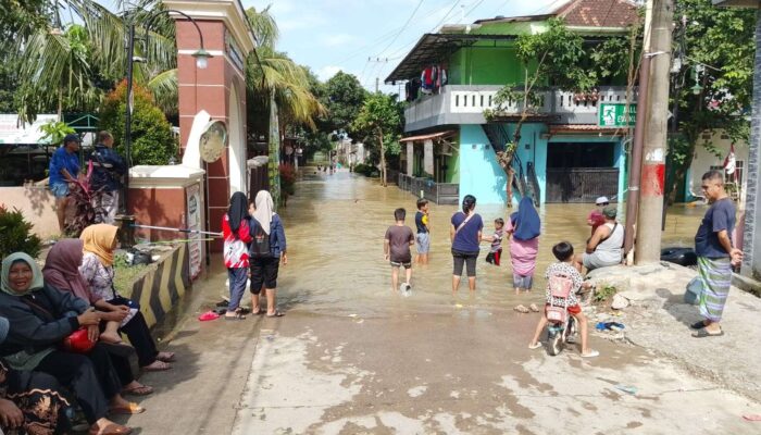Wahyu: Bantuan untuk Korban Banjir di Desa Cikande Tetap Mengalir Meski Tanpa Keterlibatan Kepala Desa
