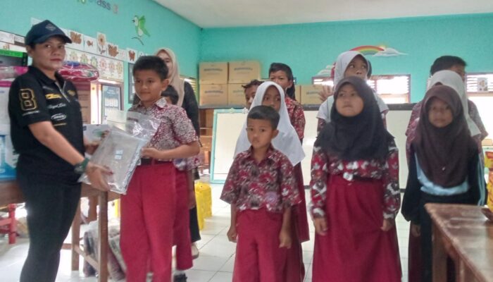 Yayasan Sekar Ageung Rahayu Panawangan Berikan Santunan Baju Lebaran untuk Siswa Kurang Mampu ‎