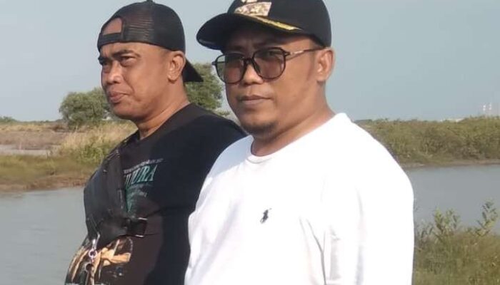 Kades muncung Agus Purwadi SE gandeng ( DLHK) kabupaten Tangerang ggmengatasi sampah sepanjang jalan desa muncung