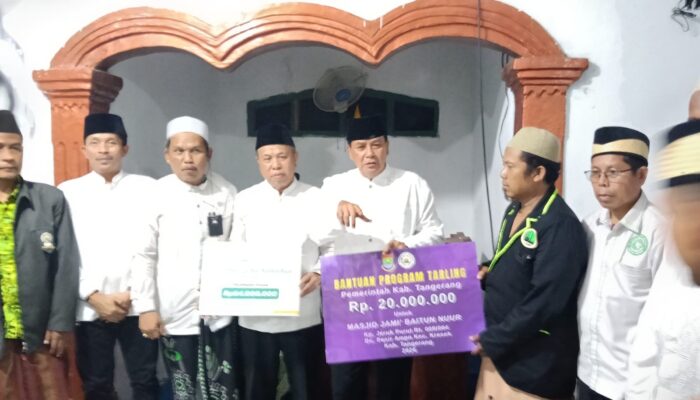 Safari Ramadan 2026, Bupati Tangerang Serahkan Bantuan Rp104 Juta Lebih untuk Masjid dan Pengurus di Kresek
