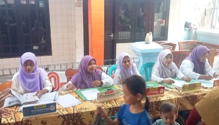 Gerakan posyandu ( Pos pelayanan terpadu) Desa Renged Prioritas kan kesehatan balita Dan ibu hamil 