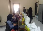 Pemdes benda manyalur kan bantuan beras Dan minyak kepada 2157 kpm 